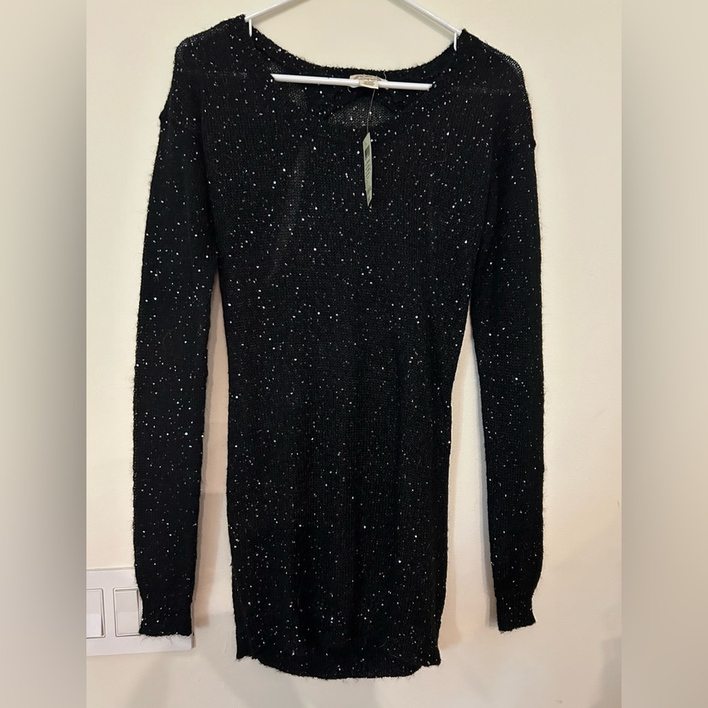 NWT Arden B Lightweight Long Sleeve Sequined Black Sweater. Size Small